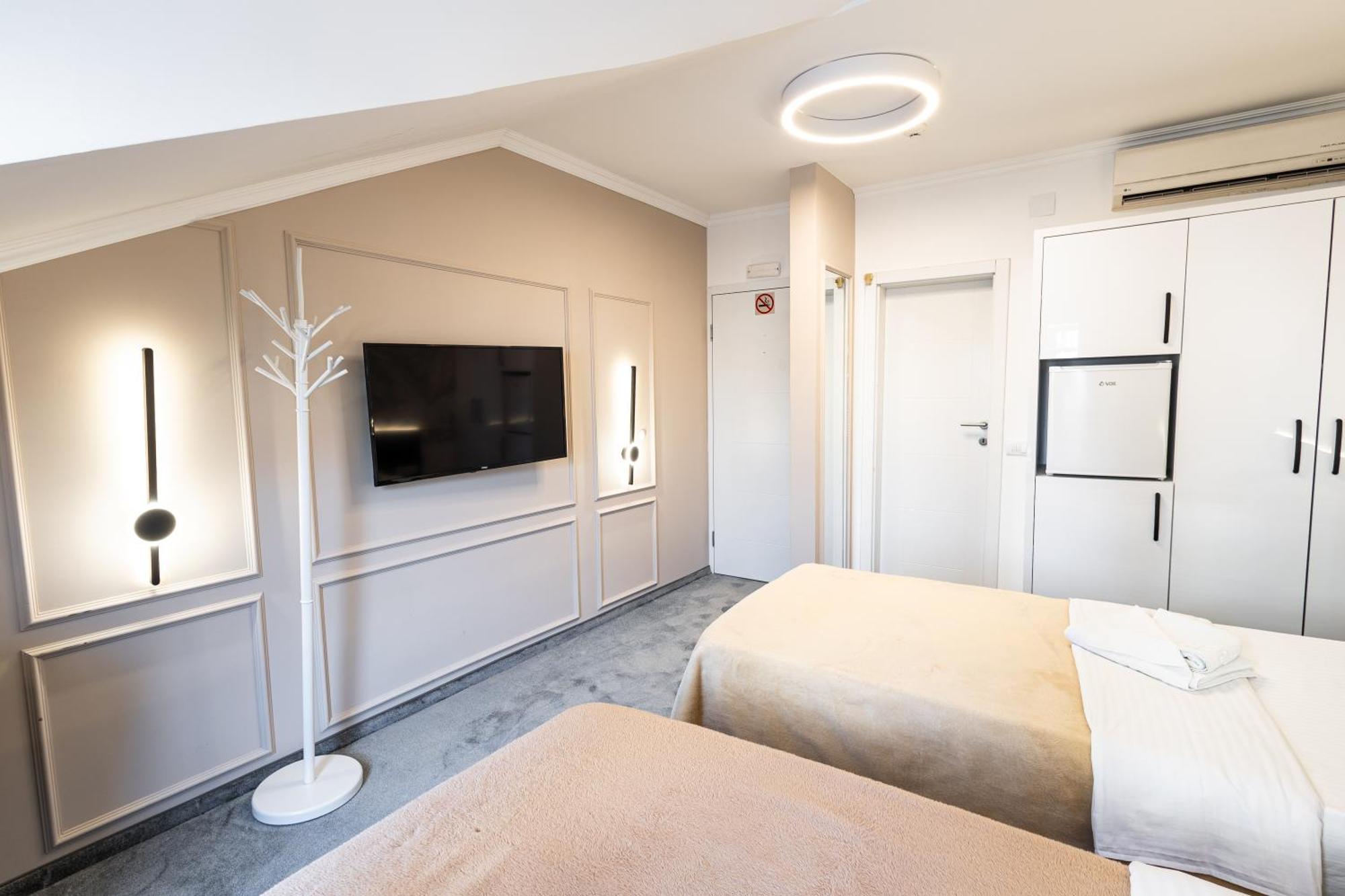 Garni Hotel Lotos Nis Exterior photo