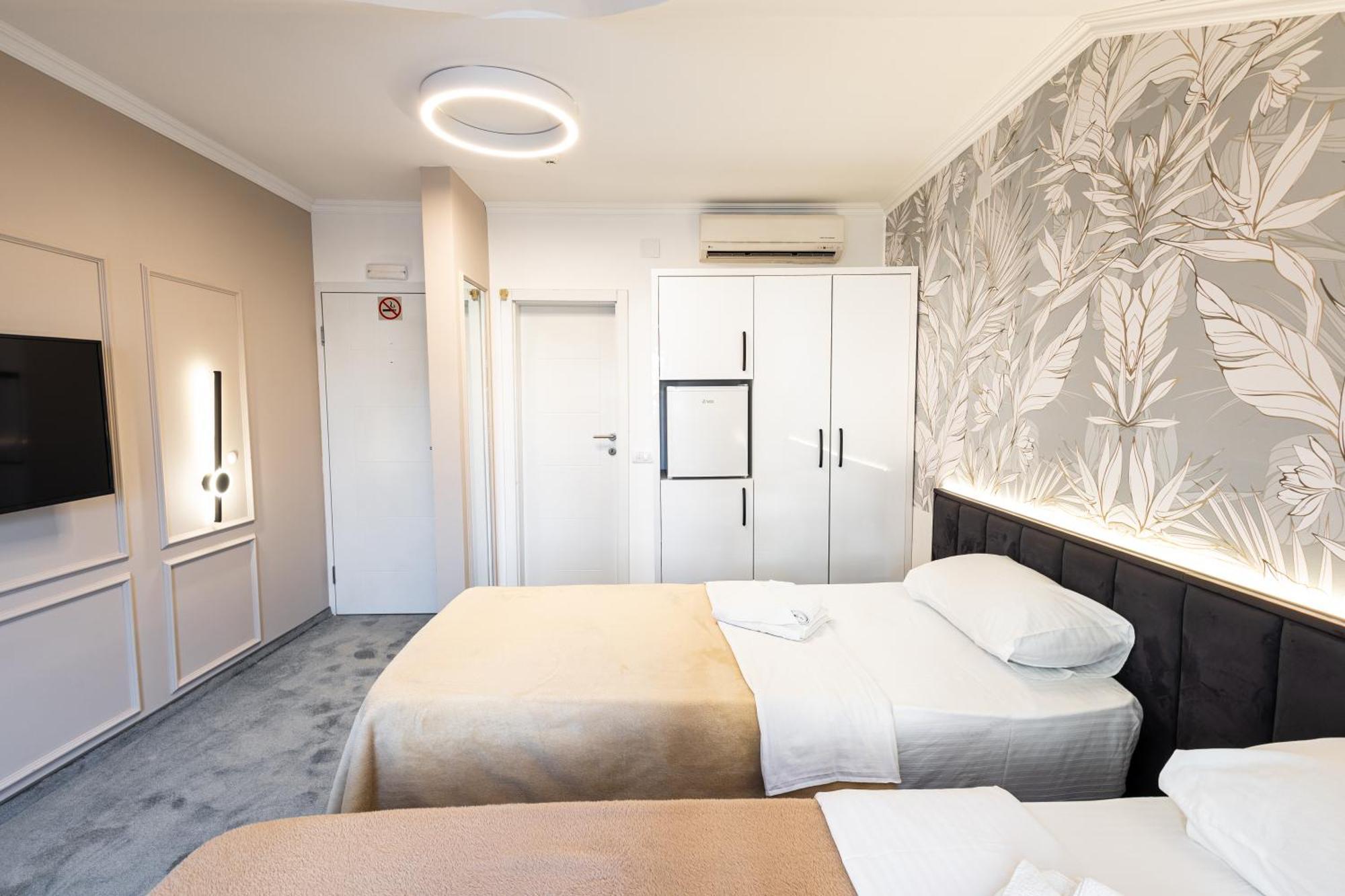 Garni Hotel Lotos Nis Exterior photo