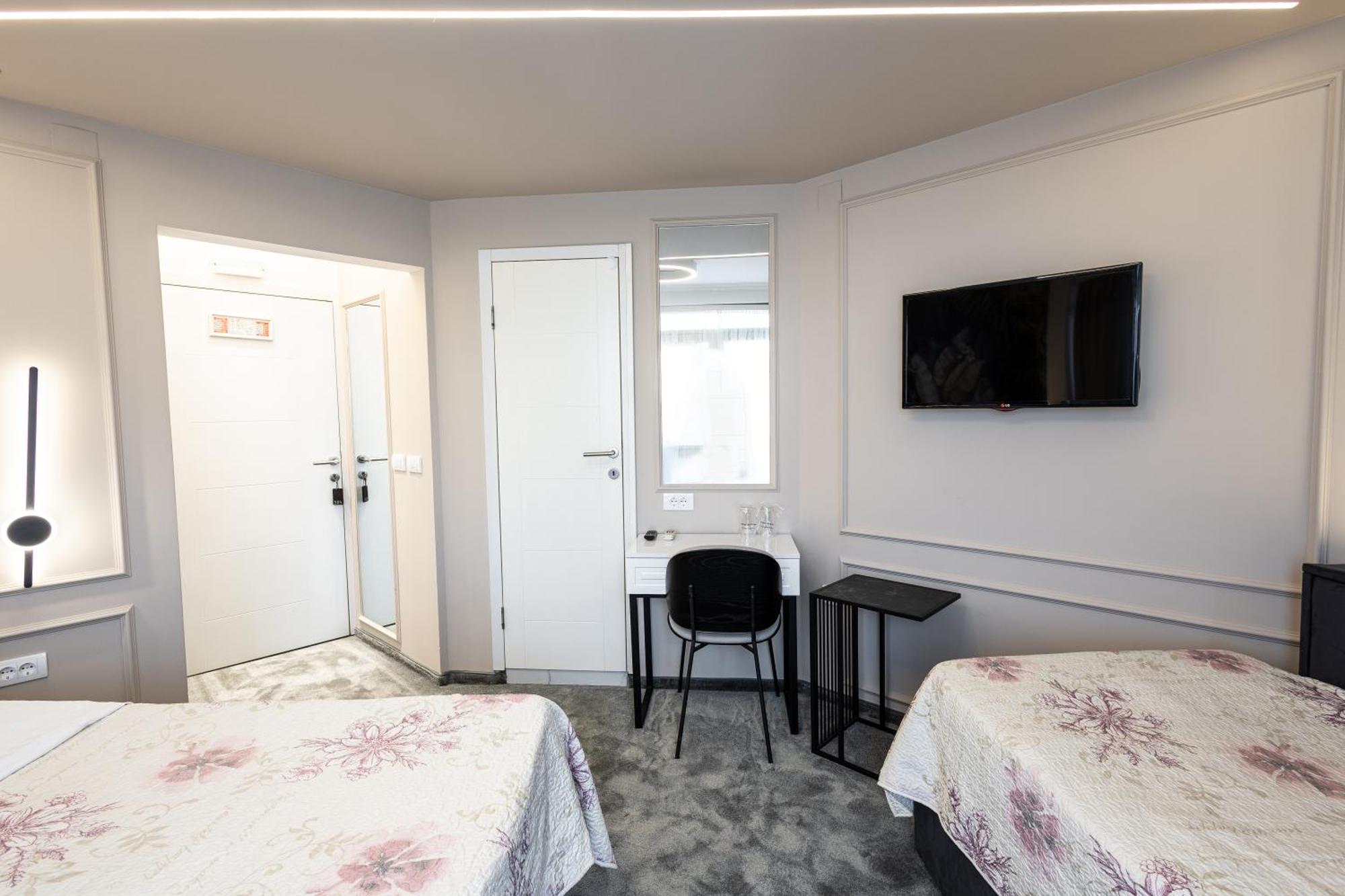 Garni Hotel Lotos Nis Exterior photo